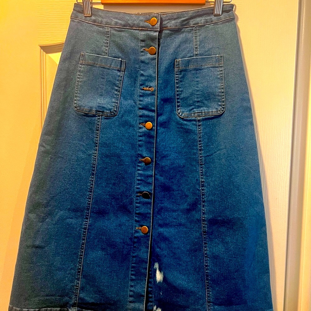 Cute midi length den skirt